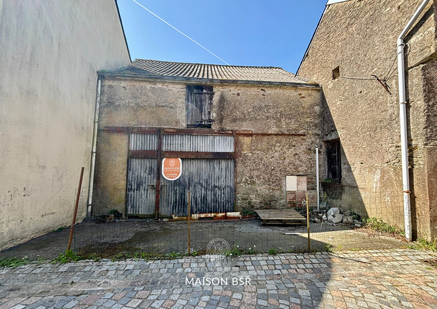 Maison de ville à rénover – Centre-ville de Malville