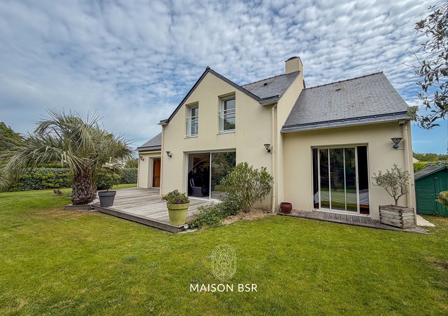 Maison 250 m2 – 5 chambres et un bureau – jardin paysagé 950 m2 plein Sud à Vertou bord de Sèvre