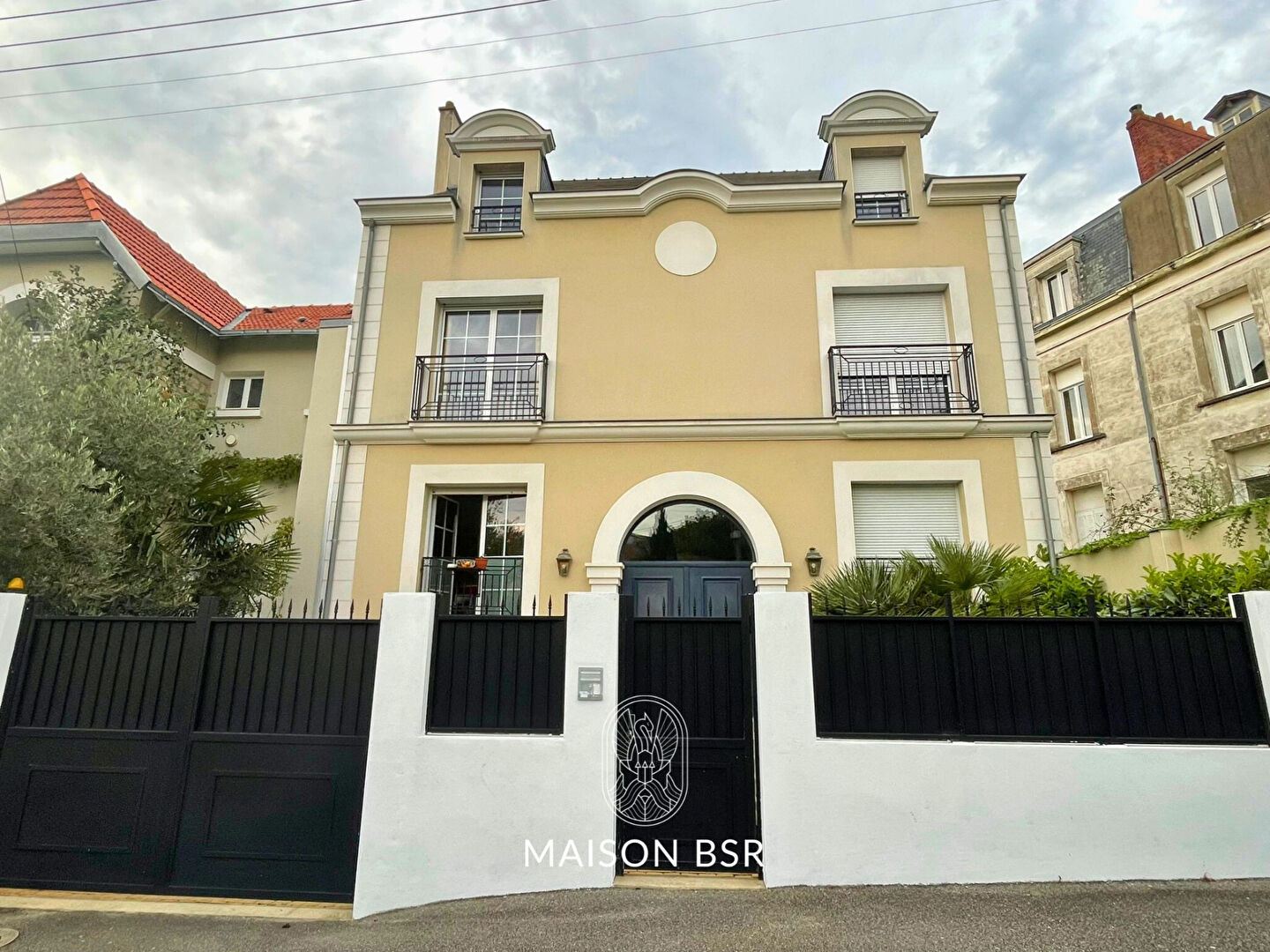 Maison familiale de 180 m², située en impasse privée.