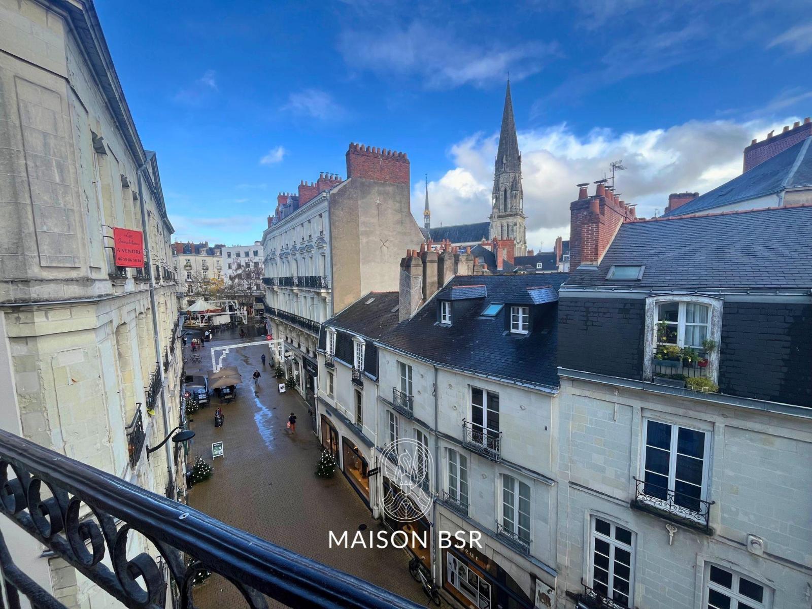 Contrescarpe, appartement type 2 dans immeuble ancien – Nantes Place Royale