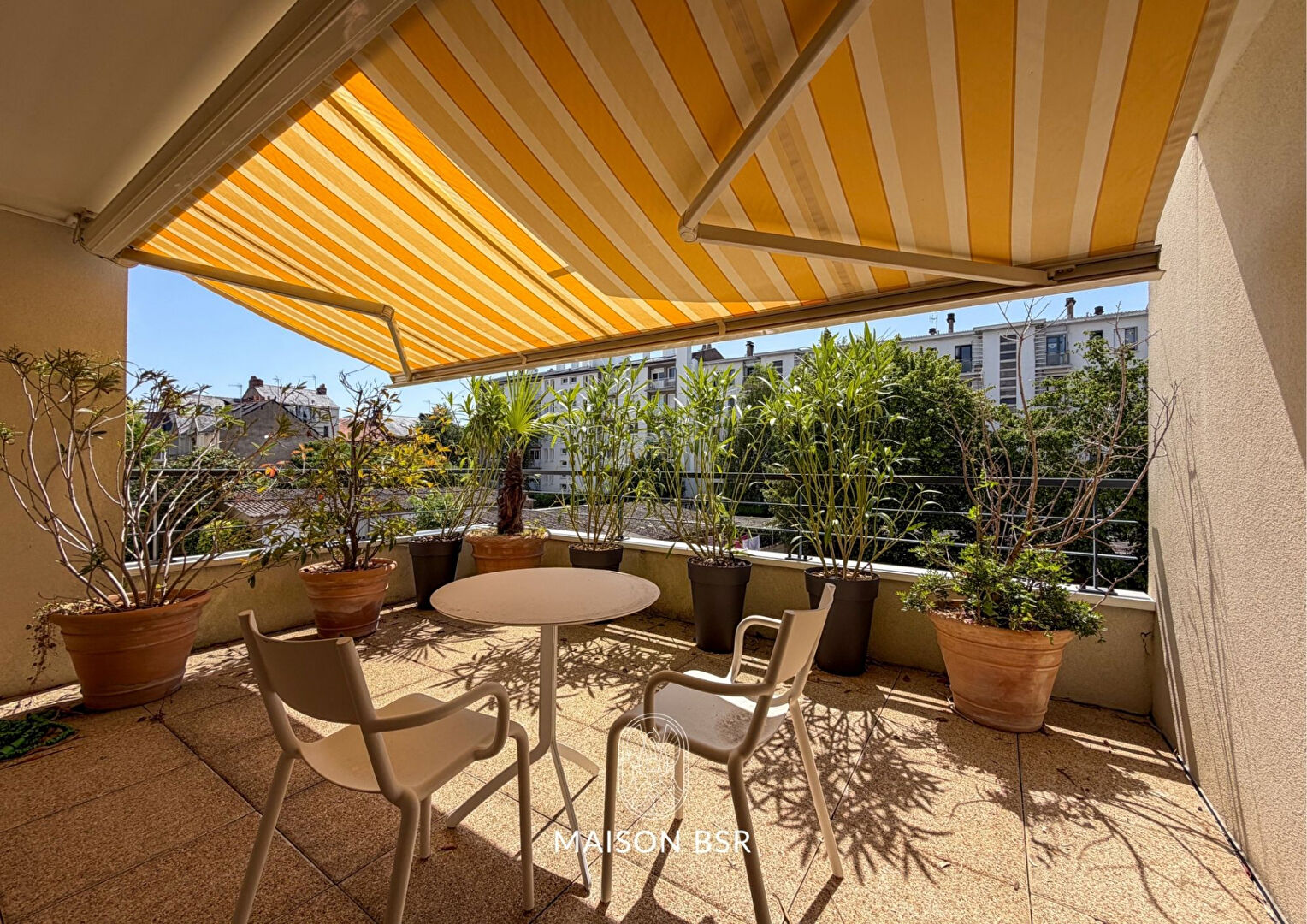 Appartement type 4 avec terrasse et double stationnement