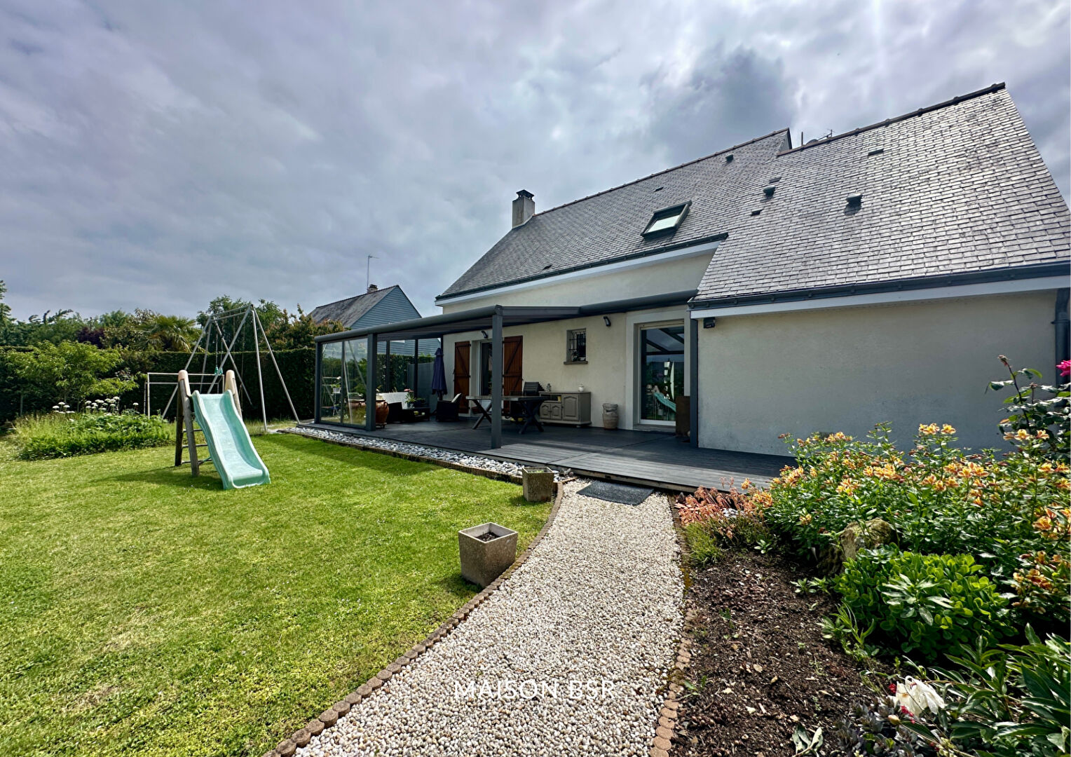 Maison 4 chambres 127 m² centre-ville Mésanger – Terrasse – Pergola – Garage