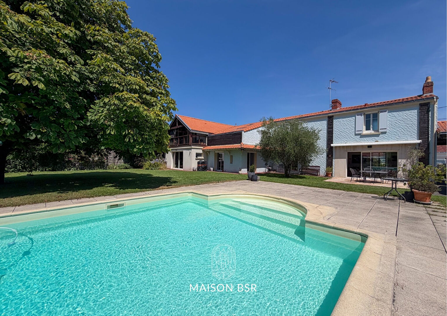 Longère de caractère – 323 m² habitables avec piscine