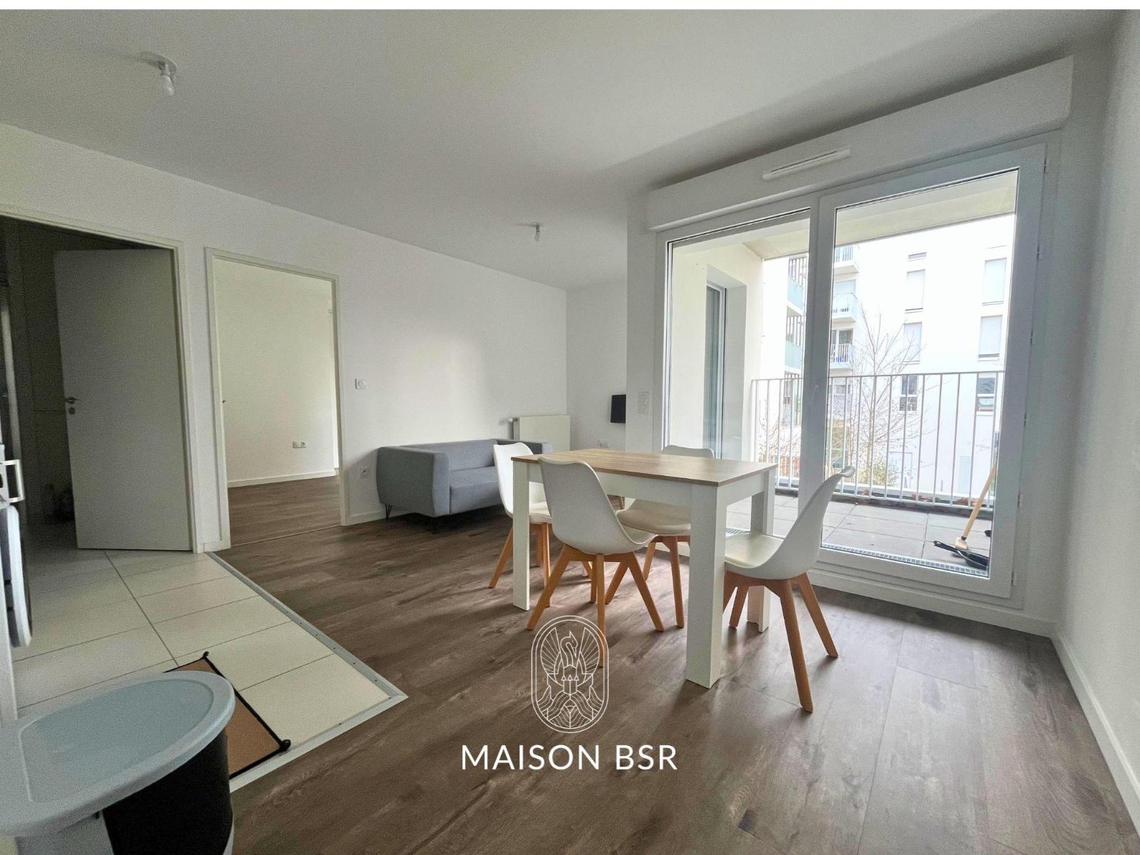 Hyacinthe, appartement neuf meublé de type 2 avec balcon et parking – Quartier Perverie / Petit Port