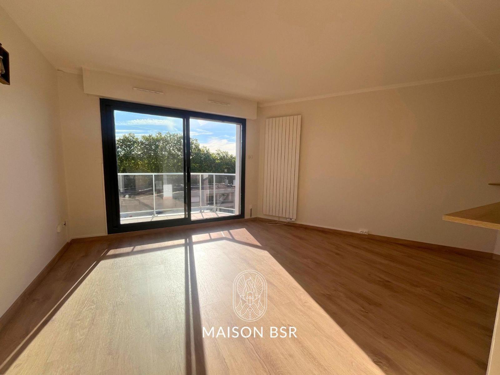 Julia, un appartement lumineux entièrement rénové – Nantes Jonelière