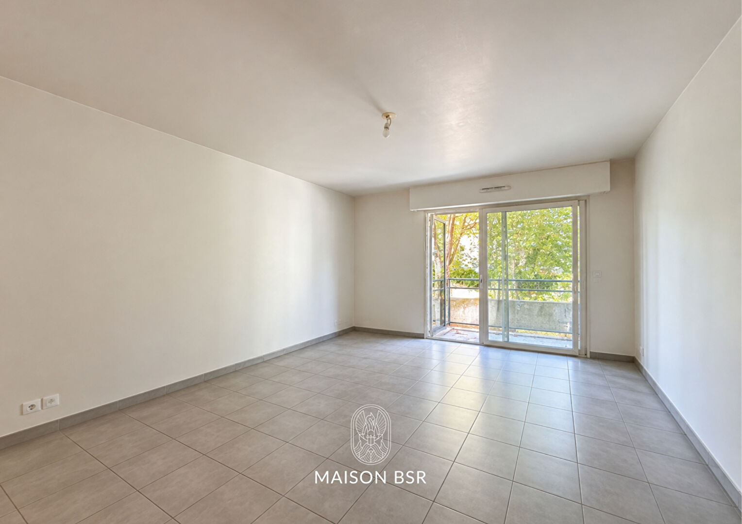 Nantes – Rue de Gigant – Appartement T2 de 50 m2 au dernier étage avec balcon.